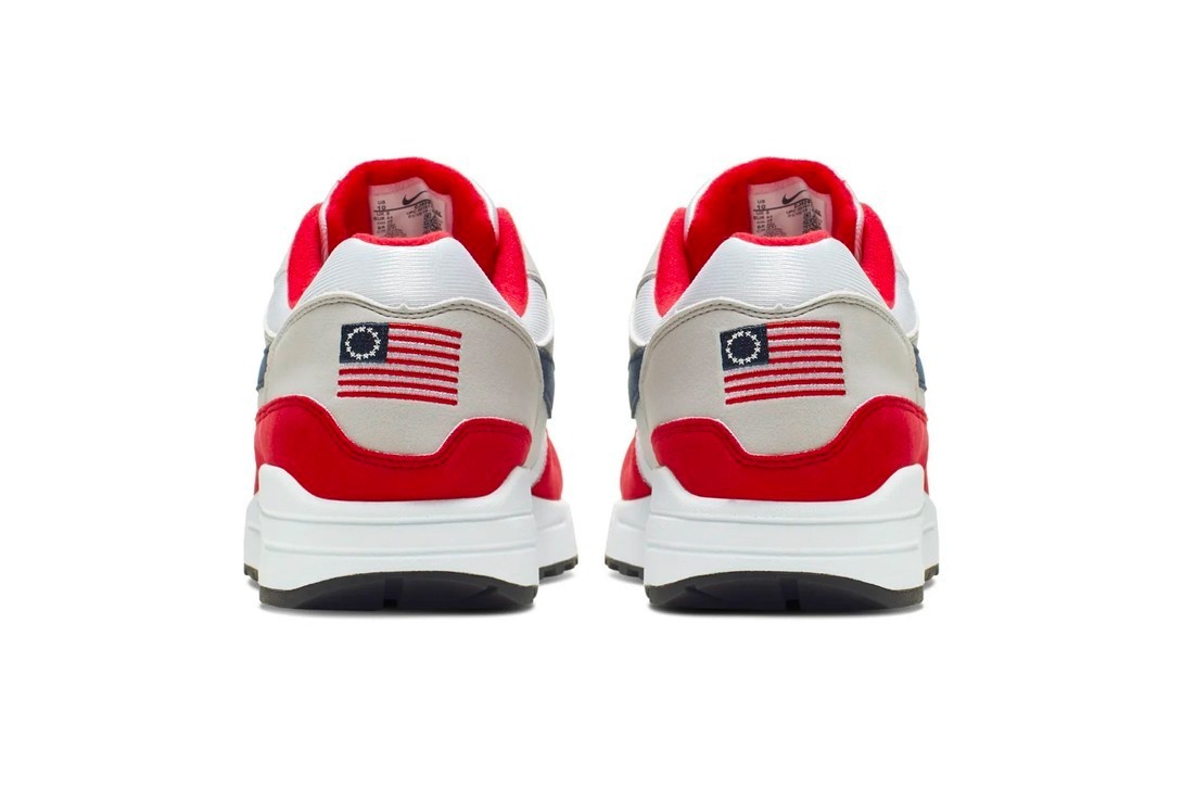 O Nike Air Max 1 temático da Independência dos EUA com a bandeira antiga (Foto: Divulgação)