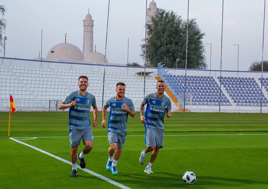 Grêmio faz primeiro treino nos Emirados Árabes sem Bressan, Ramiro e Luan 