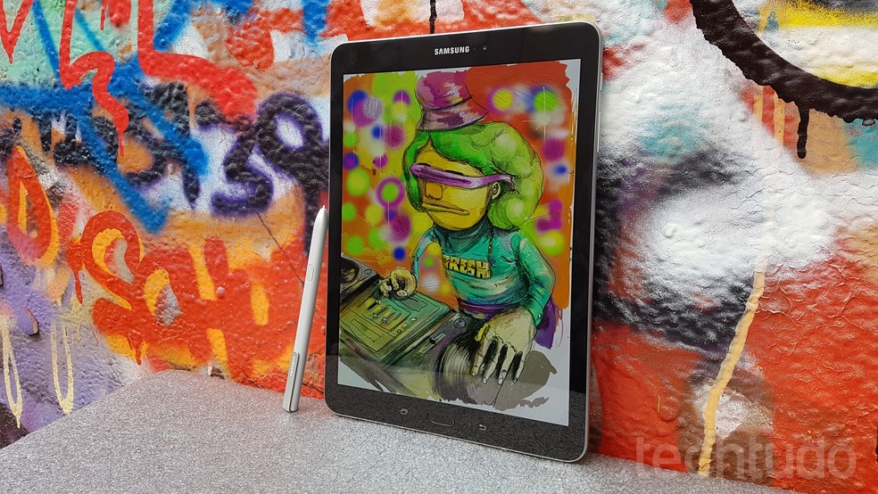 Galaxy Tab S3 chegou ao mercado brasileiro na semana passada com direito a caneta eletrônica (Foto: TechTudo)