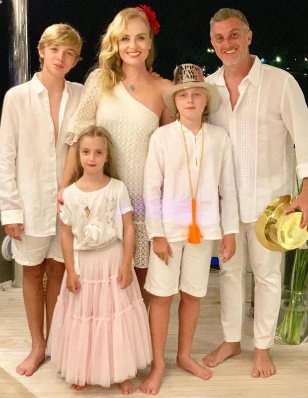 Angélica, Huck e família (Foto: Instagram/Reprodução) Angélica, Huck e família (Foto: Instagram/Reprodução)