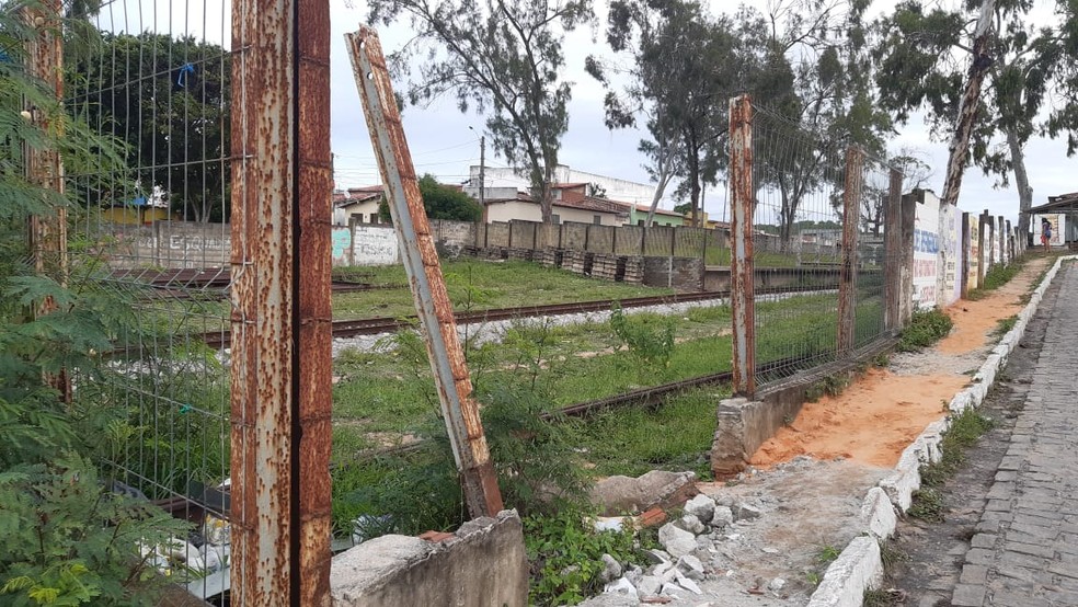 Estação Promorar, em Cidade Nova, tem falhas em cercas e muros — Foto: Sérgio Henrique Santos/Inter TV Cabugi