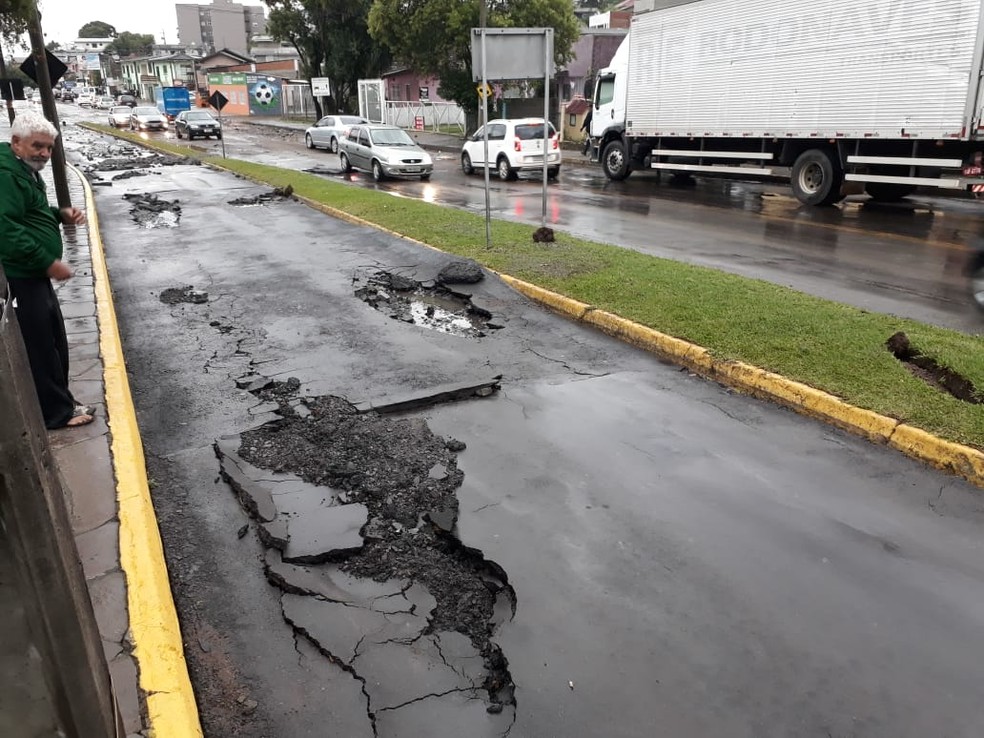 chuva causa transtornos e pontos de alagamento em caxias do sul rio grande do sul g1