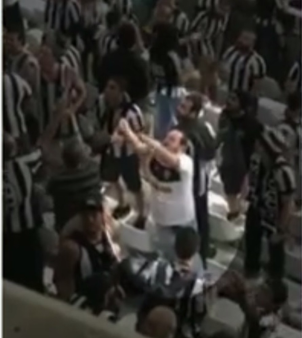 Torcedor do Botafogo foi preso acusado de cometer injúrias raciais contra a família Vinícius Júnior, jogador do Flamengo, na última quarta-feira (16) (Foto: Reprodução)