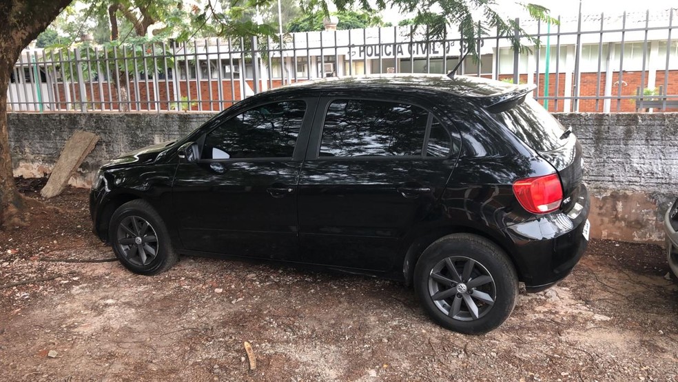 Carro utilizado por suspeito de matar adolescente foi apreendido pela Polícia Civil — Foto: Rildo Herrera/RPC