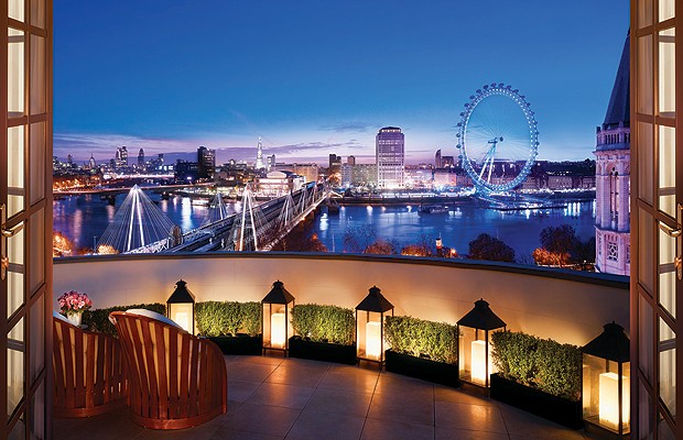 Londres é uma cidade cheia de atrações e pontos turísticos. Da cobertura do Corinthia Hotel London é possível ver duas delas: o rio Tâmisa e a roda-gigante London Eye (Foto: Divulgação)