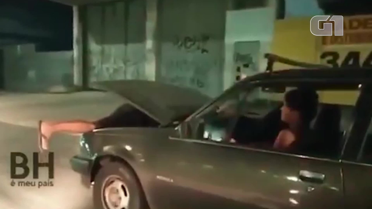 Homem é flagrado dentro de capô de carro em movimento em BH