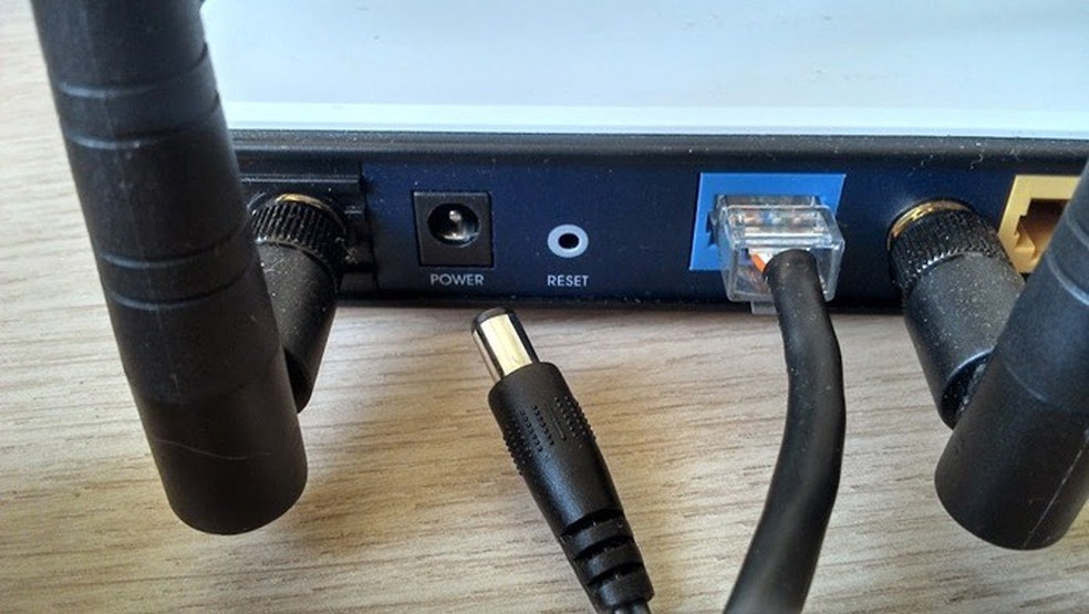 Caso não saiba como acessar o painel de configuração, apenas retire e coloque o plug de energia (Foto: Reprodução / Dario Coutinho) — Foto: TechTudo