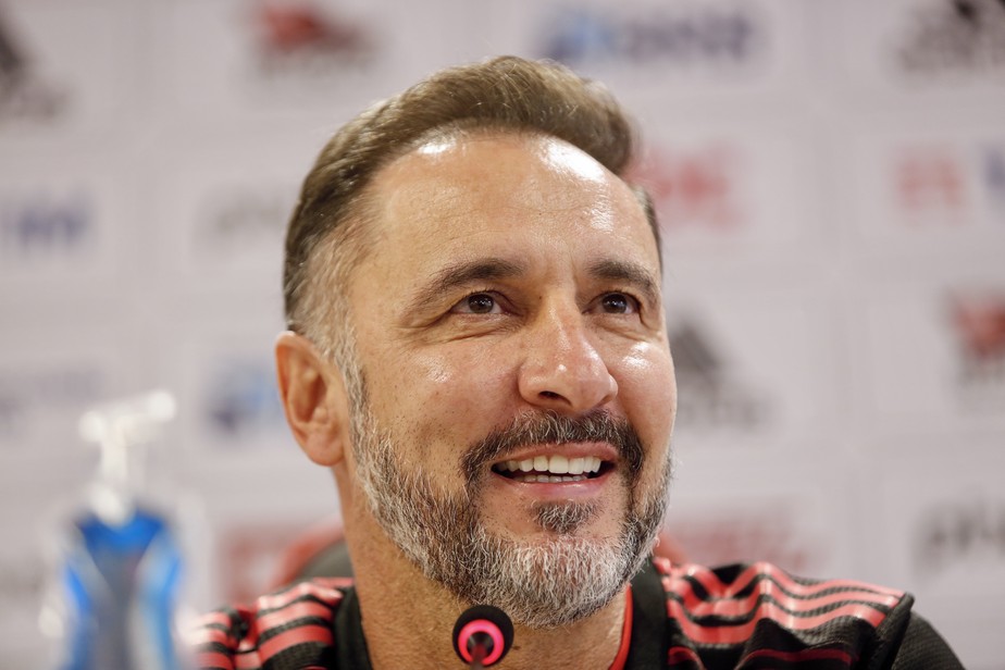 Depois de saída polêmica do Corinthians, Vítor Pereira assumiu como técnico do Flamengo