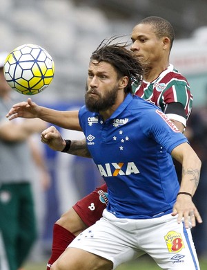 Rafael Sobis, do Cruzeiro, contra o Fluminense (Foto: Washington Alves/Light Press)