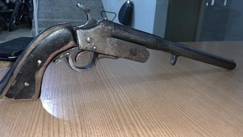 Arma usada por assaltante para roubar casa de avó em Ariquemes, RO — Foto: WhatsApp/Reprodução
