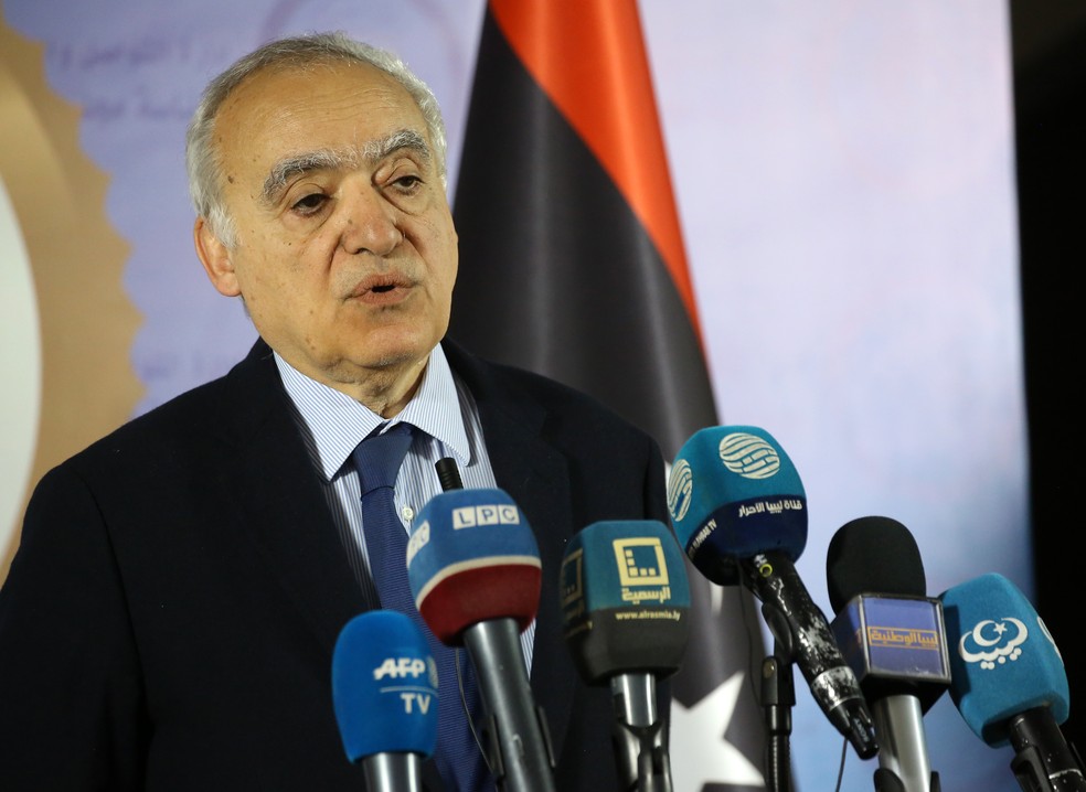 O enviado especial da ONU à Líbia, Ghassam Salamé, afirmou nesta terça (9) que não pode pedir aos líbios que compareçam à conferência da organização "sob bombardeios e ataques aéreos". — Foto: Mahmud Turkia/AFP