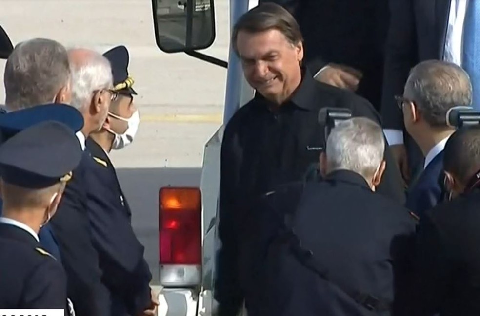 Bolsonaro chega a Roma, na Itália, para a cúpula do G20 — Foto: Reprodução/GloboNews