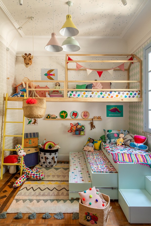 Décor do dia: quarto infantil colorido com mezanino, tricama e tenda (Foto: André Nazareth)