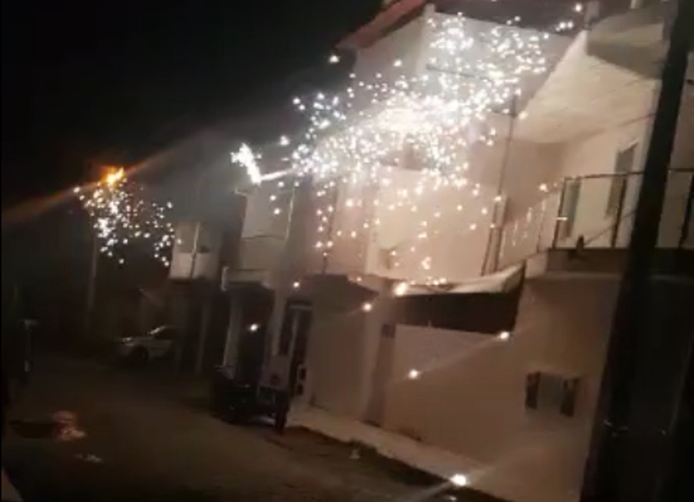 Video Curto Circuito Em Poste Da Rede Eletrica Assusta Moradores De Amargosa Bahia G1