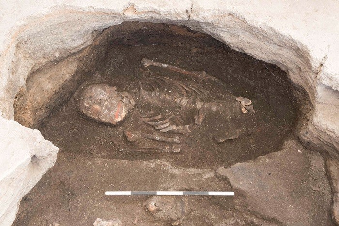 Esqueleto de um homem com idade entre 35 e 50 anos  (Foto: Marco Milella)