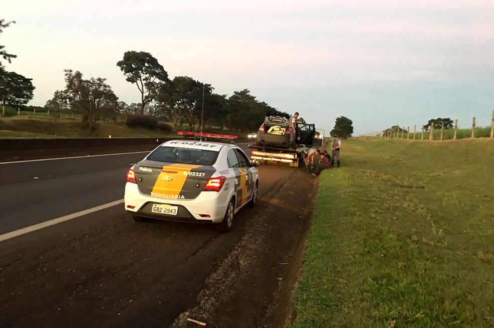 Abordagem aconteceu na Rodovia Orlando Quagliato, em Ourinhos — Foto: Polícia Rodoviária/Divulgação