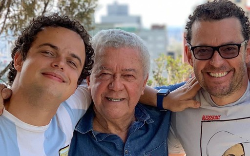 Fernando Rocha faz desabafo após filho e pai testarem positivo para coronavírus: 