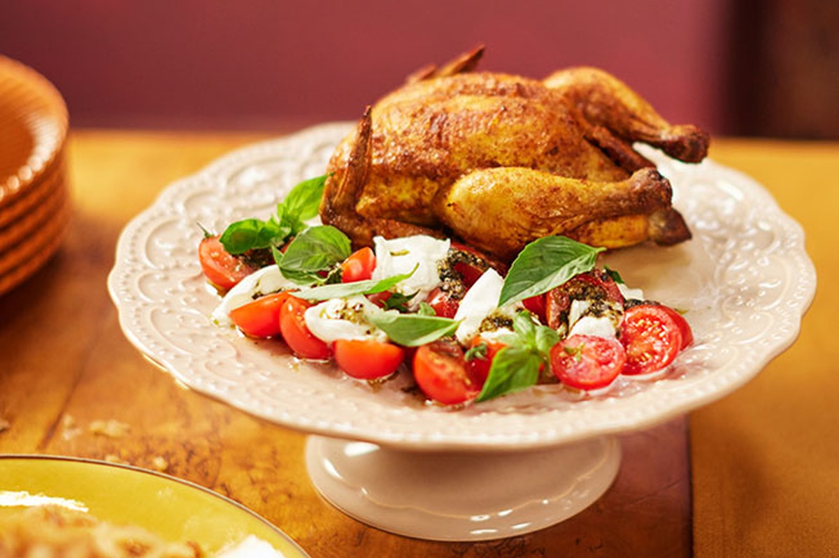 Galeto com salada caprese | Cozinha Prática | Receitas