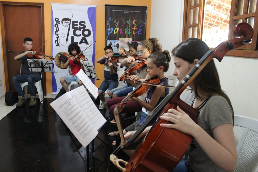 Projeto Orquestra Escola atende crianças e adolescentes em Araraquara e Nova Europa (Foto: Matheus Vieira)