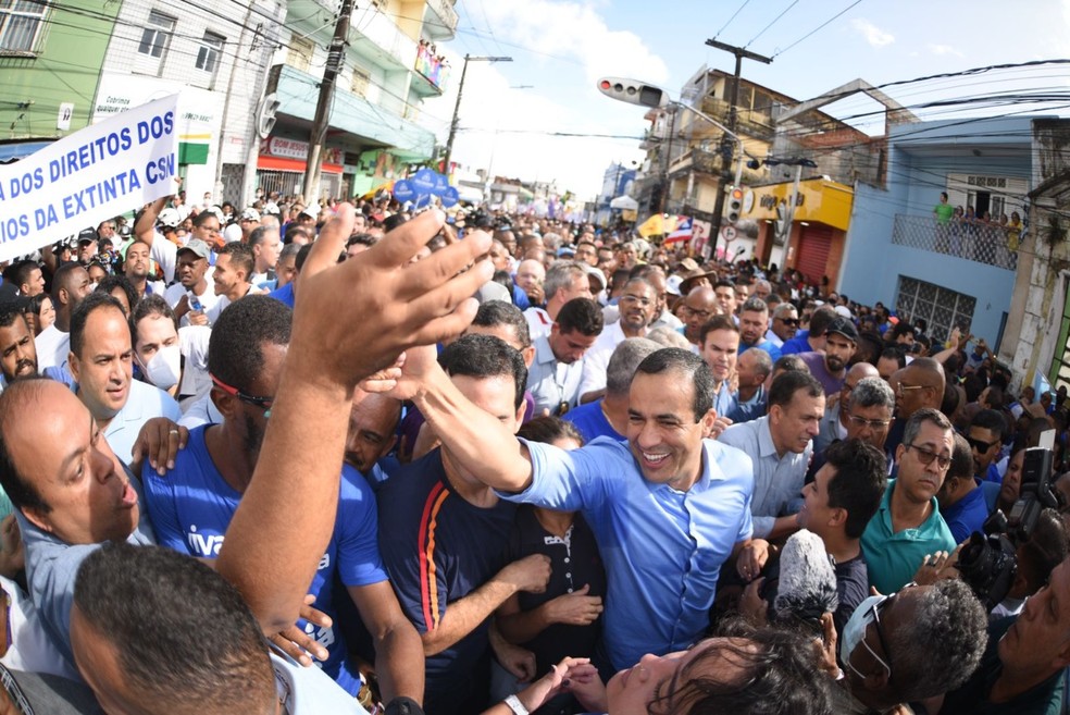 Prefeito Bruno Reis participou do cortejo do 2 de Julho em Salvador — Foto: Divulgação