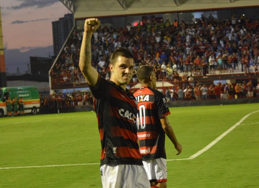 Após boa temporada, Renato Kayzer diz que definirá futuro ...