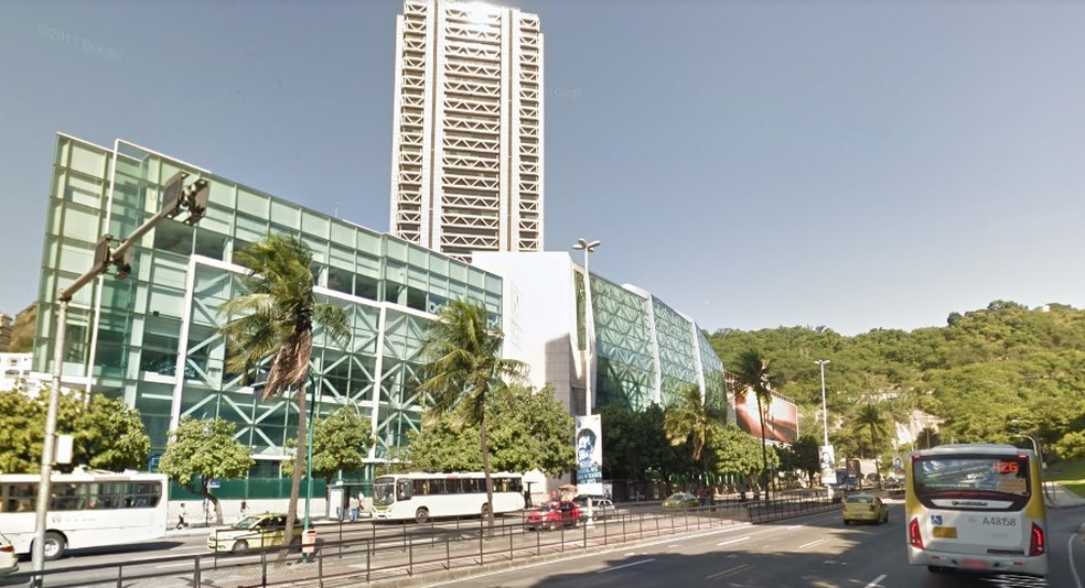 Balas perdidas atingem torre do shopping Rio Sul, em Botafogo Rio de Janeiro G1