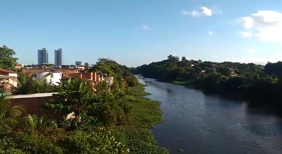 Rio Capibaribe corta o Recife — Foto: Reprodução/WhatsApp