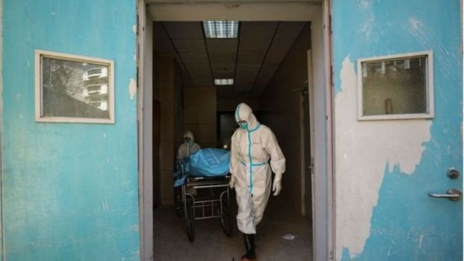 Ainda não há consenso na China a respeito da origem exata da atual epidemia (Foto: Getty Images via BBC News Brasil)