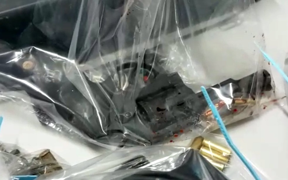 Arma usada pelo atirador em Campinas apreendida pela polícia (Foto: Felipe Boldrini/EPTV)