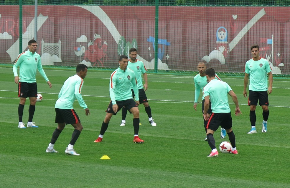Cristiano Ronaldo treina com Portugal em Kazan (Foto: Jorge Natan)