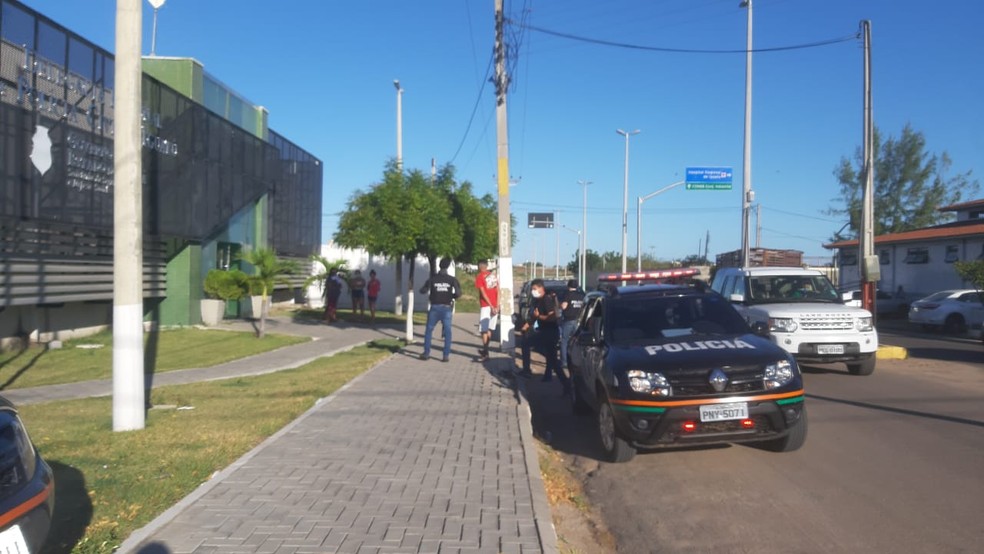 Além das prisões, a Polícia Civil apreendeu armas e drogas durante a Operação Carcará, no interior do Ceará — Foto: Lorena Tavares/SVM