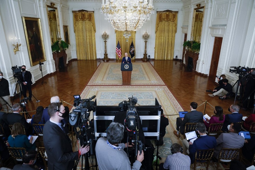 Joe Biden durante coletiva de imprensa concedida na Casa Branca nesta quarta-feira (18) — Foto: CHIP SOMODEVILLA / GETTY IMAGES NORTH AMERICA / Getty Images via AFP