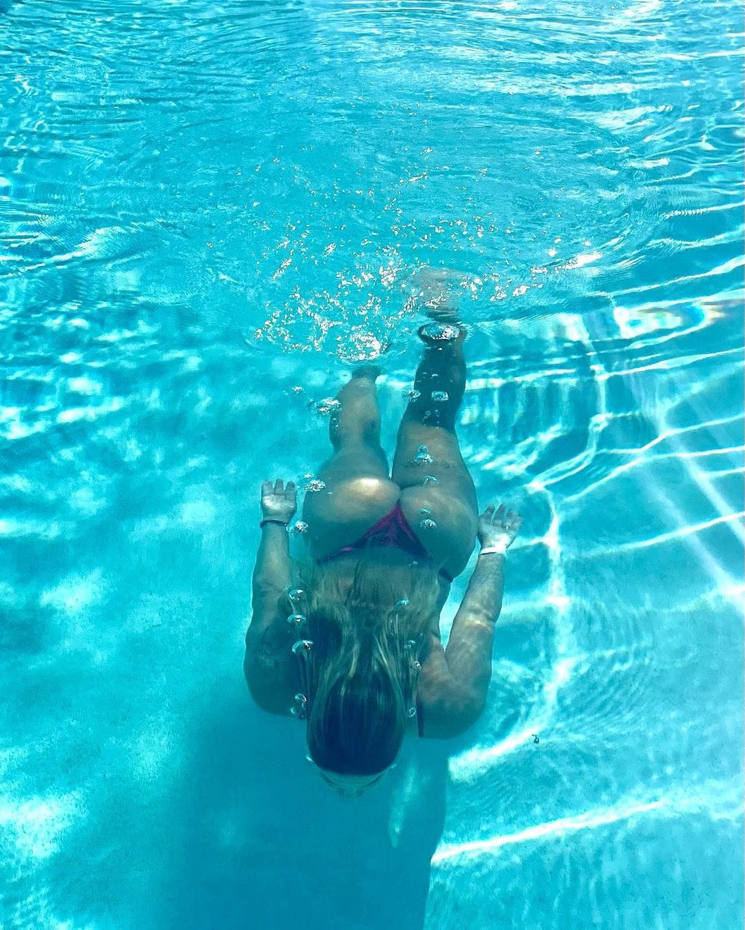 E o maridão retribuiu com um click deslumbrante de Priscila mergulhando (Foto: Reprodução/Instagram)