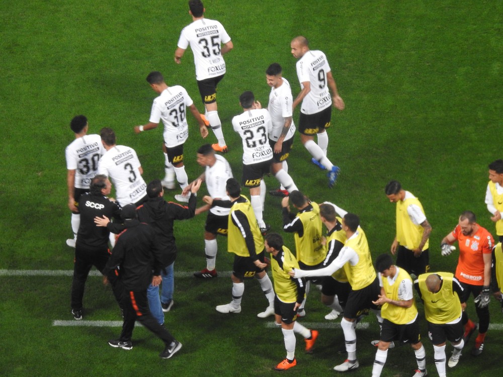 [COMENTE E DÊ SUA NOTA] Jadson, com assistência e bola na trave, é o destaque do Corinthians