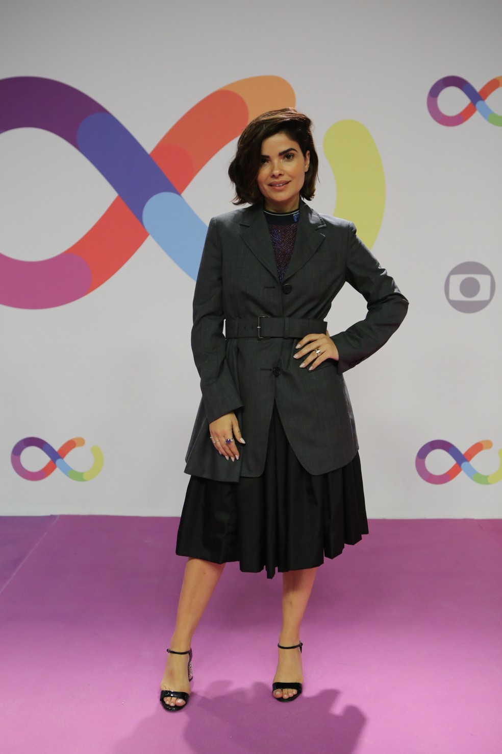 Vanessa GiÃ¡como escolheu um look sofisticado de saia midi e blazer acinturado â€” Foto: Isabella Pinheiro/Gshow