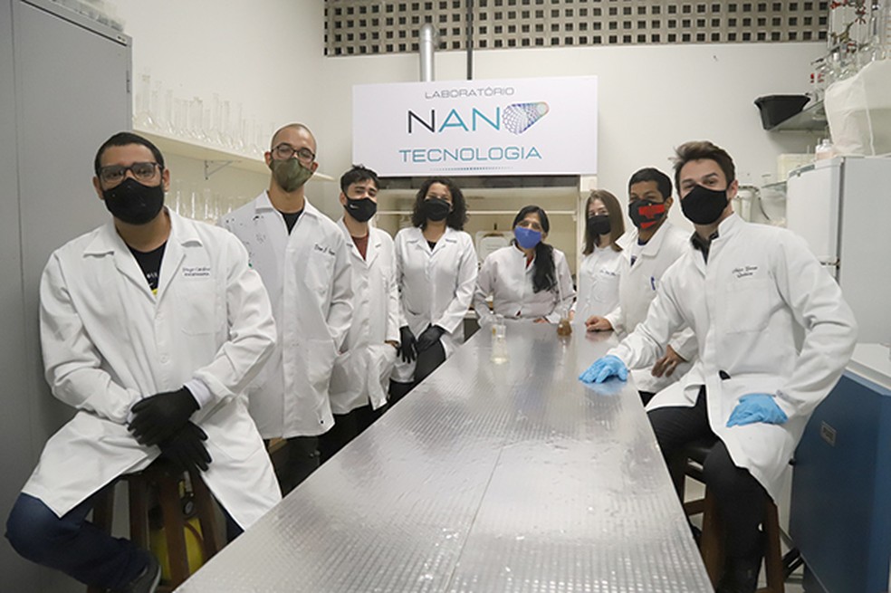 Equipe é composta por dez integrantes de diferentes áreas da nanotecnologia — Foto: Yoshio Freire Kataoka