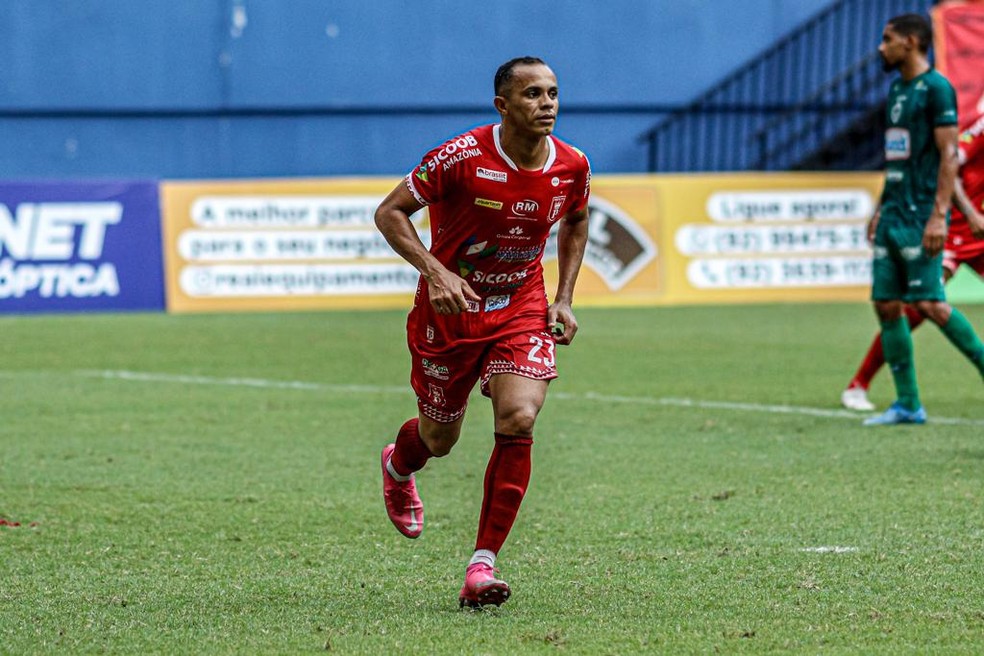 Aleilson chegou ao seu quarto gol em cinco jogos &mdash; Foto: Jo&atilde;o Normando