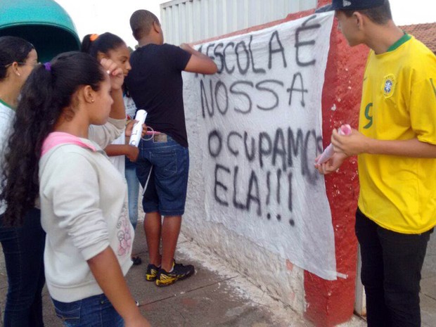 Em Alfenas, MG, pelo menos duas instituições de ensino têm protestos contra a PEC 241 (Foto: Grêmio Estudantil/Alfenas)