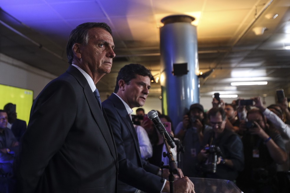 Bolsonaro se descontrola e abandona entrevista ao ser questionado sobre  mentira em debate | Elei&ccedil;&otilde;es 2022 | O Globo