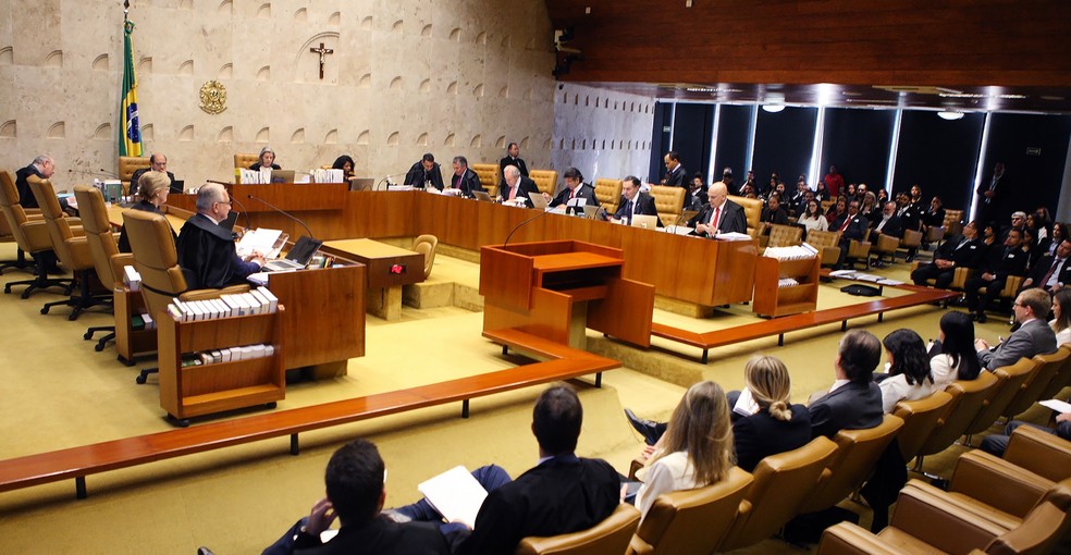 Imagem desta quinta (31) mostra os ministros do STF reunidos no plenário da Corte para discutir o ensino religioso nas escolas públicas. (Foto: Nelson Jr./SCO/STF)