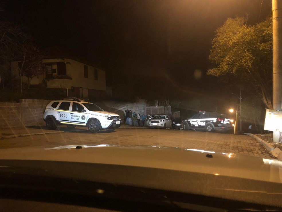 Agentes abordaram dezenas de pessoas que estavam nas aglomerações — Foto: Arquivo pessoal