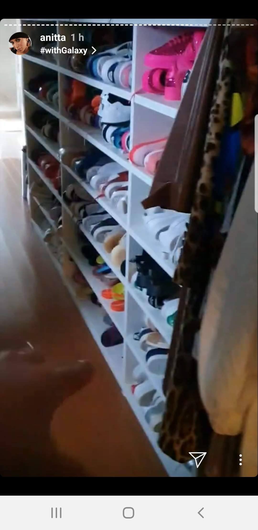 Um close no closet de Anitta (Foto: Reprodução/Instagram)