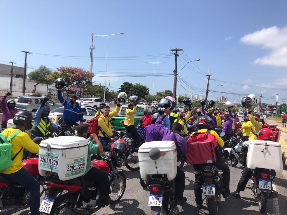 Motentregadores fazem protesto pelas ruas de Natal &mdash; Foto: Geraldo Jer&ocirc;nimo / Intertv Cabugi