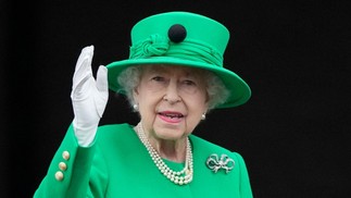 Elizabeth II, rainha do Reino Unido, durante comemorações do Jubileu de Plantina — Foto: Frank Augstein/AFP