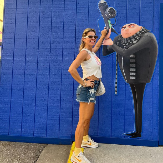 Flávia Alessandra abre álbum de fotos em parque de Orlando com Otaviano Costa e as filhas (Foto: Reprodução/Instagram)