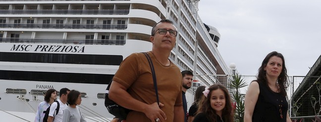 Milhares de turistas chegam ao Rio de navio pelo Pier Mauá, na Zona Portuária — Foto: Fabiano Rocha/Agência O Globo