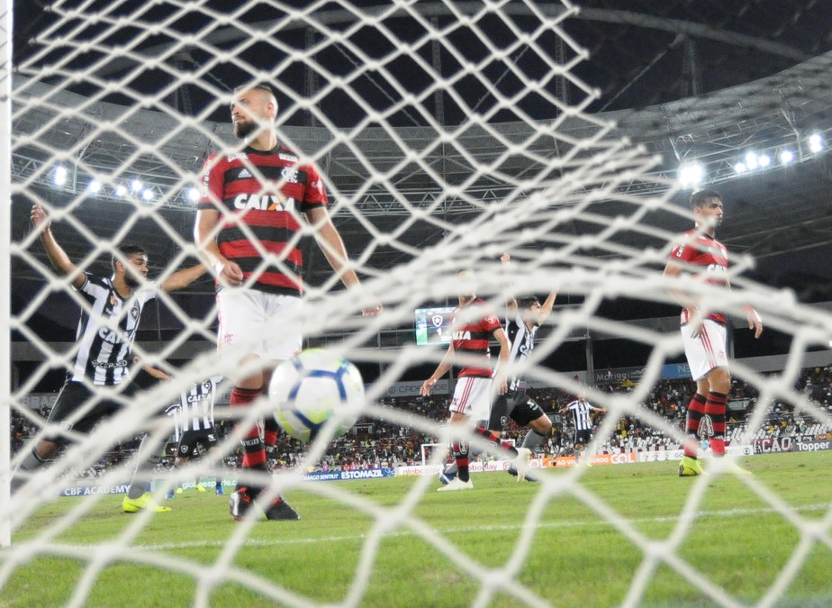 Flamengo falha novamente em momento decisivo e caminha para novo ano sem tÃ­tulo de expressÃ£o