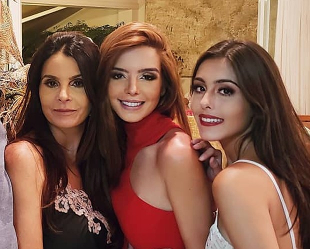 Giovanna Lancellotti entre a mãe, Giuliana, e a irmã, Gabriela (Foto: Reprodução/Instagram)