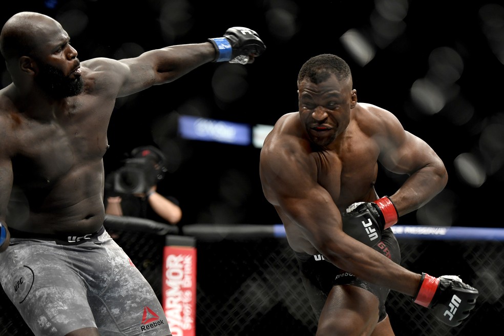 Francis Ngannou atropela Jairzinho em apenas 20 segundos — Foto: Getty Images