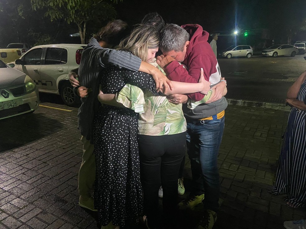 Familiares de Selena, menina morta em ataque em Aracruz — Foto: João Brito/TV Gazeta